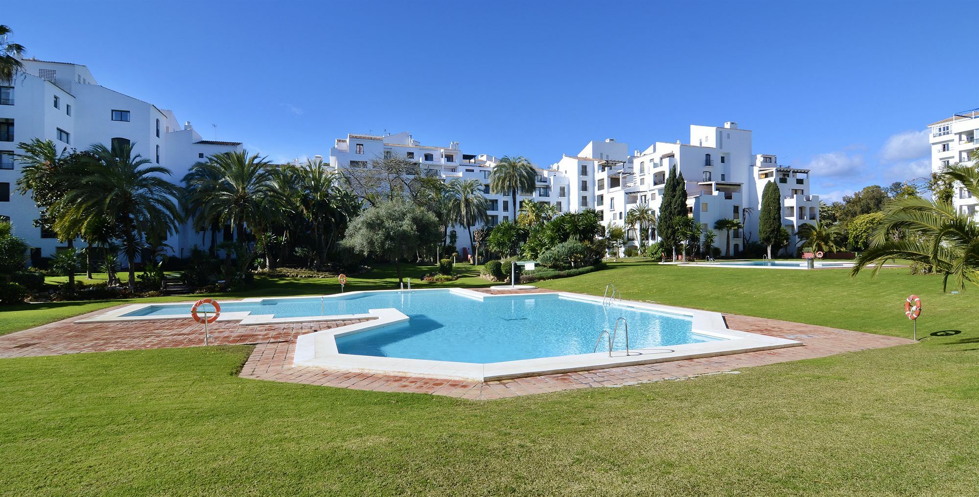Club Jardines Del Puerto *